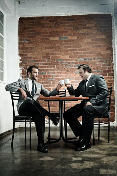 Suit wearing men make a deal — Stock Photo, Image