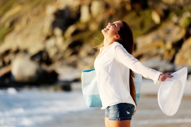 plaj özgürlük kız