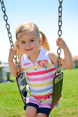 Salıncaktaki çocuk