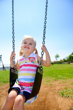 Salıncaktaki çocuk