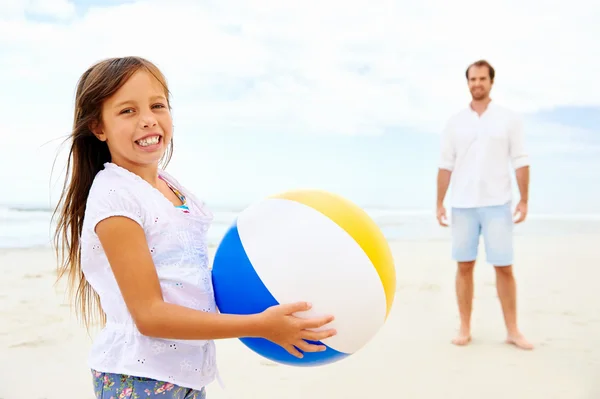 Familie strand plezier — Stockfoto