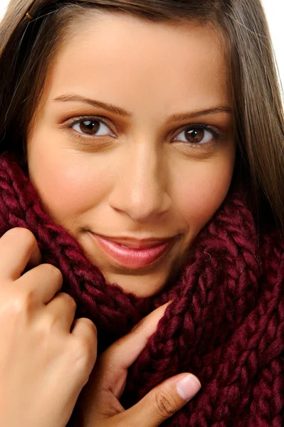 Женщина в зимнем шарфе — стоковое фото