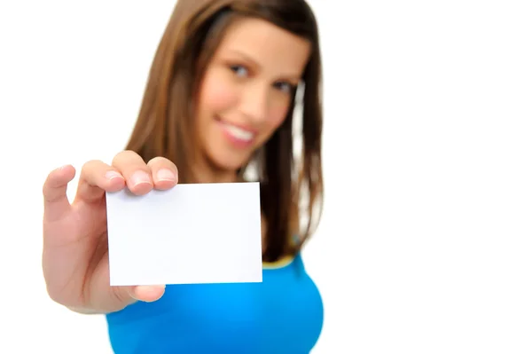 Mujer mostrando tarjeta en blanco — Foto de Stock