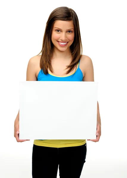 Mujer sosteniendo tablero en blanco — Foto de Stock