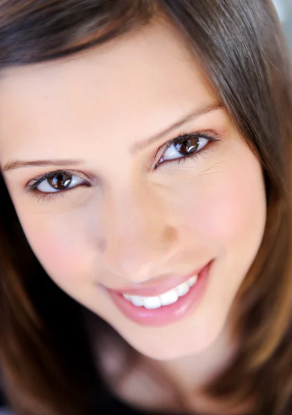 Mujer bastante sonriente — Foto de Stock