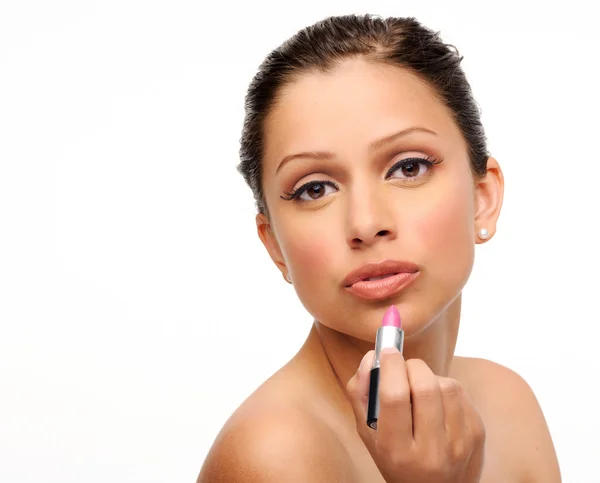 Vrouw lippenstift toe te passen op de lippen — Stockfoto