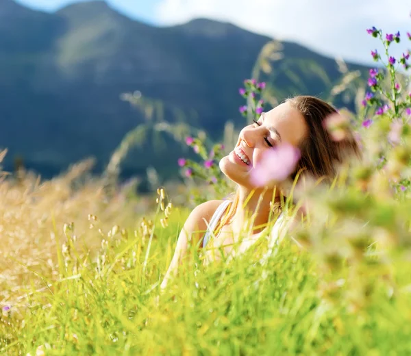 Happy woman outdoor — Stock Photo, Image
