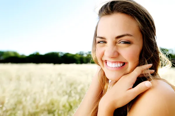 Mulher despreocupada bonito — Fotografia de Stock