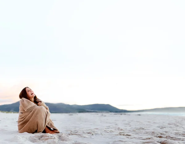 Mujer manta de playa — Foto de Stock