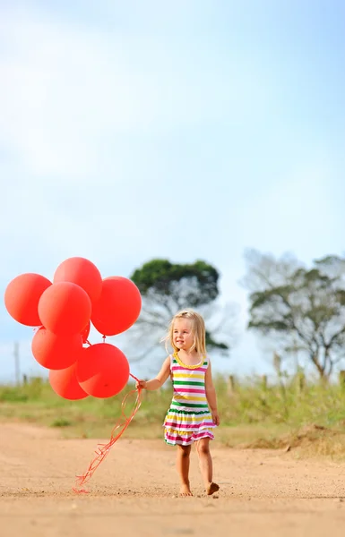 Menina feliz no verão — Fotografia de Stock