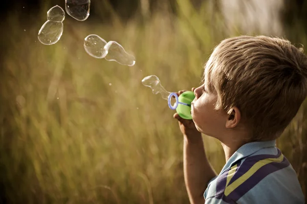 Niño con globos — Foto de Stock