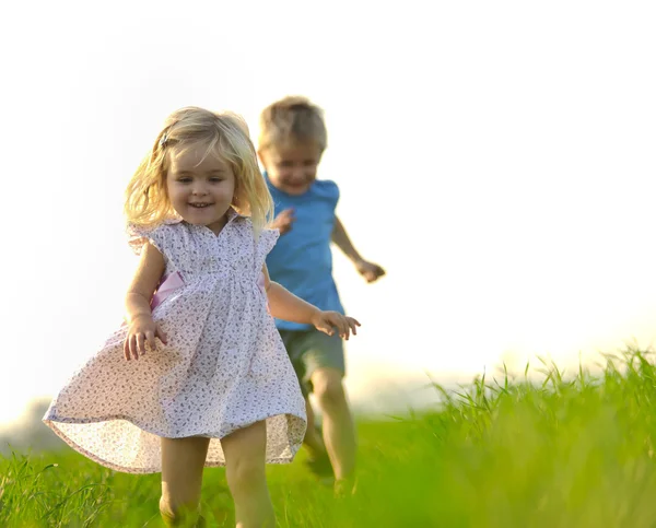 Jongen met ballonnen — Stockfoto