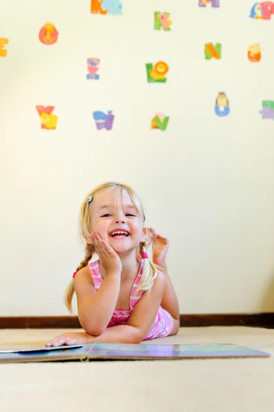 Kindergarten reading — Stock Photo, Image