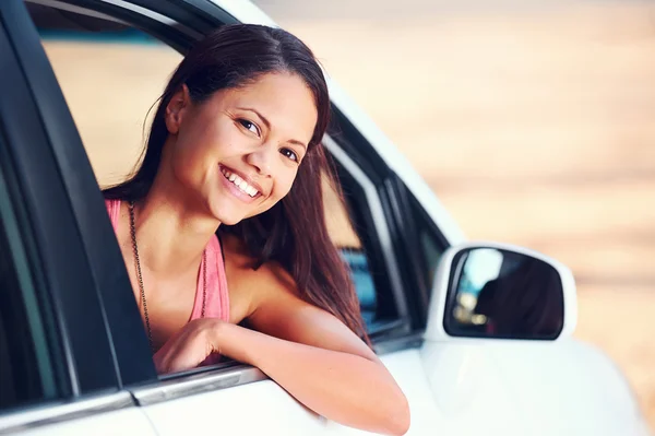 Roadtrip-Frau glücklich — Stockfoto