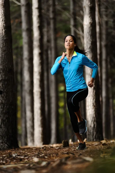 Bosque corriendo mujer — Foto de Stock