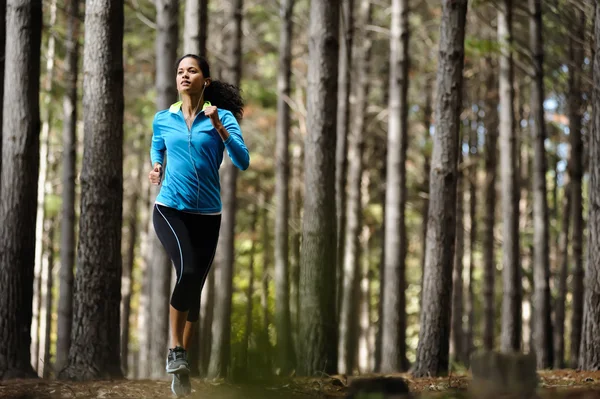 Bosque corriendo mujer — Foto de Stock