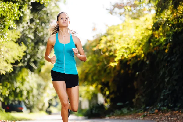 Athlete training alone — Stock Photo, Image