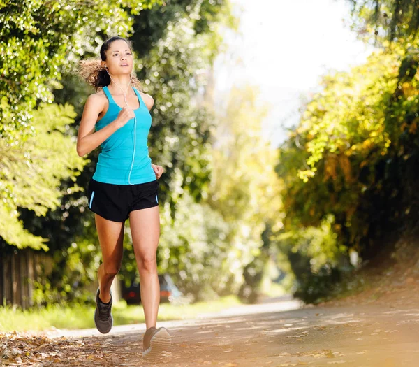 Athlete training alone — Stock Photo, Image