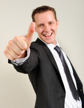 Takım elbiseli genç profesyonel