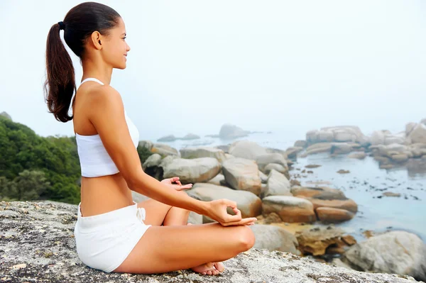 Yoga livsstil kvinna — Stockfoto