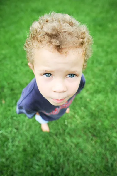 Schattige jongen van bovenaf — Stockfoto