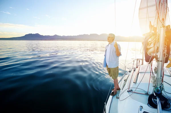 Sonnenaufgang-Segelboot — Stockfoto