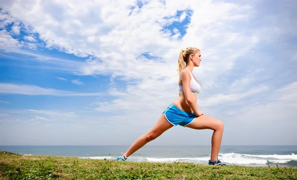 Blond girl stretches — Stockfoto