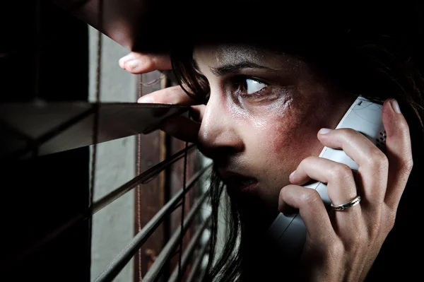 Calling for help domestic abuse concept — Stock Photo, Image