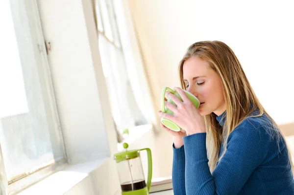 Genieten van koffie — Stockfoto