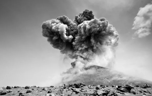 Erupción — Foto de Stock