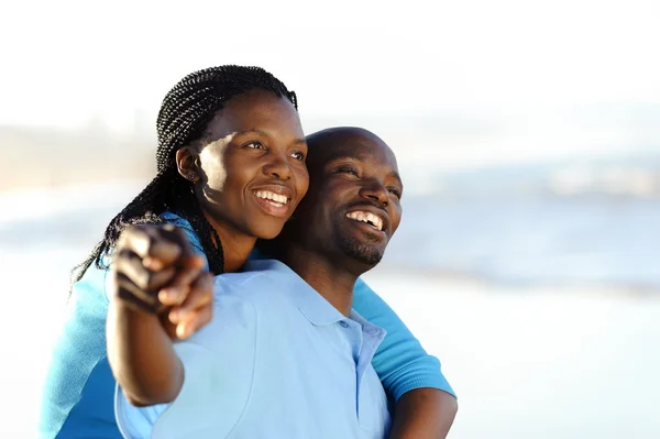 Casal na praia — Fotografia de Stock