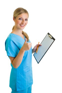 Tıp doktoru takım üzerinde beyaz izole kadın