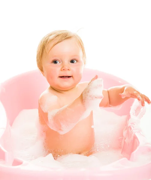 Niedliche Säugling Mädchen in der Badewanne isoliert auf weiß — Stockfoto