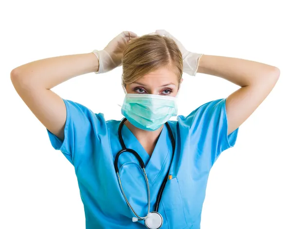 Mulher médico vestindo máscara protetora — Fotografia de Stock