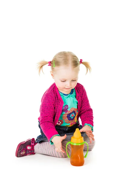 Baby girl drinking tea from bottle — Stock Photo, Image