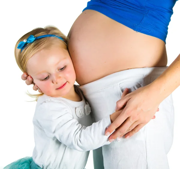 Femme enceinte avec 2 ans fille sur blanc — Photo