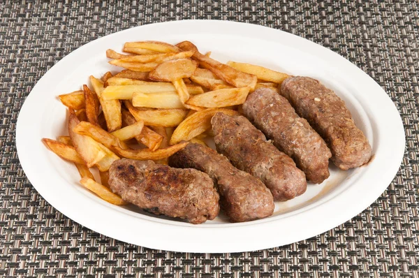 Rumänische Fleischbrötchen mit Kartoffeln — Stockfoto