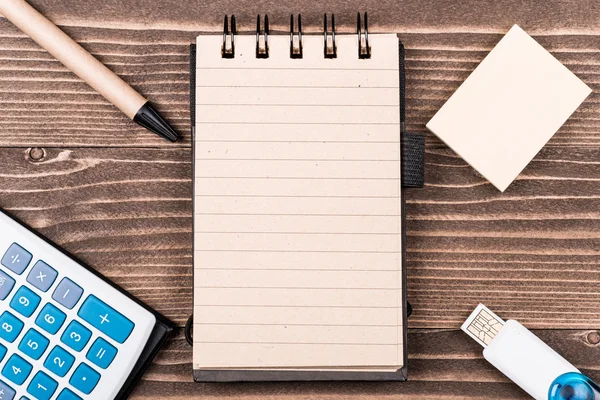 ofis malzemeleri ahşap tablo