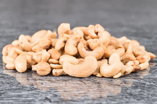 Hög med cashewnötter — Stockfoto