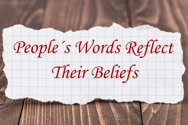மக்களின் சொற்கள் அவர்களின் நம்பிக்கையை பிரதிபலிக்கின்றன. — ஸ்டாக் புகைப்படம்
