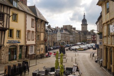 Lamballe kasabası, Martray Meydanı ve Saint Jean Kilisesi, Brittany, Fransa