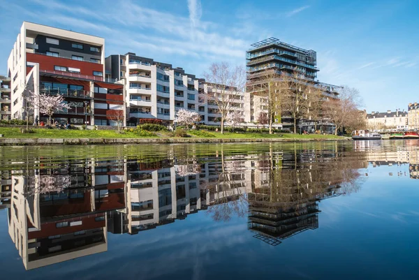 Rennes, Brittany, Fransa 'daki Vilaine nehrinden Prevalaye rıhtımı