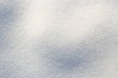 Beyaz ve taze kar arkaplanı tepeden görülüyor