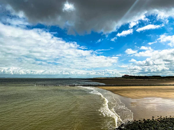 Poteaux Bois Sur Plage Pour Briser Les Vagues Cadzand Pays — Photo