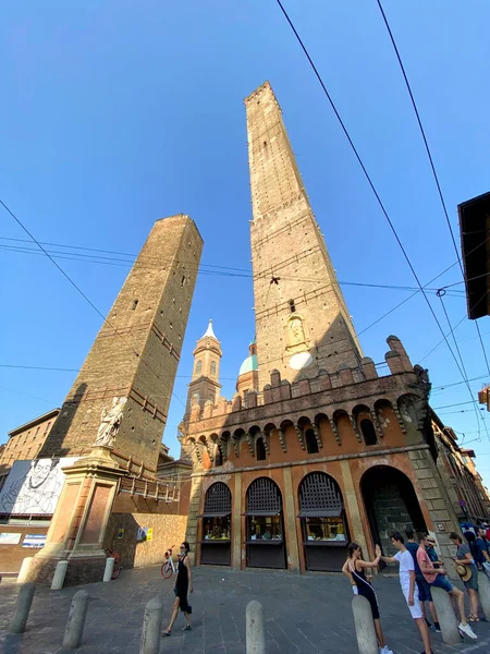 Due Torri Torre Garisenda Torre Degli Asinelli Downtown Bologna Italy — Stok fotoğraf