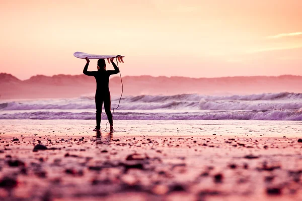 Surfista donna — Foto Stock