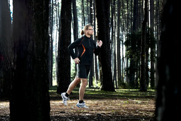 Courir dans la forêt — Photo