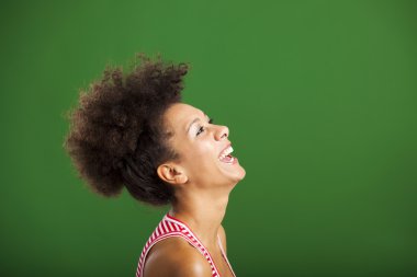 Afrikalı kadın gülüyor