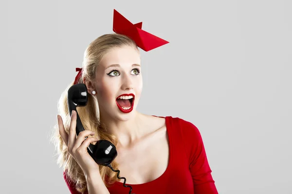 Mujer de moda con un teléfono — Foto de Stock