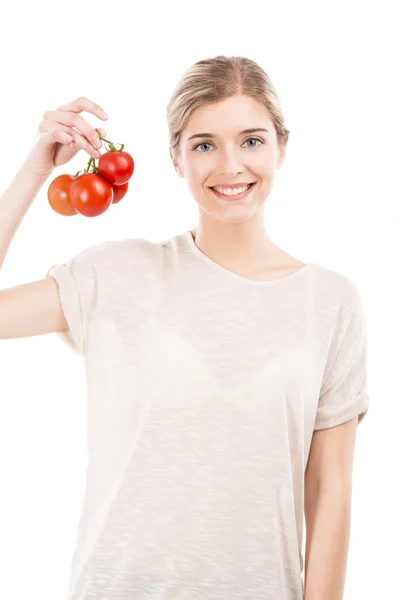 Beaitiful vrouw bedrijf rode tomaten — Stockfoto